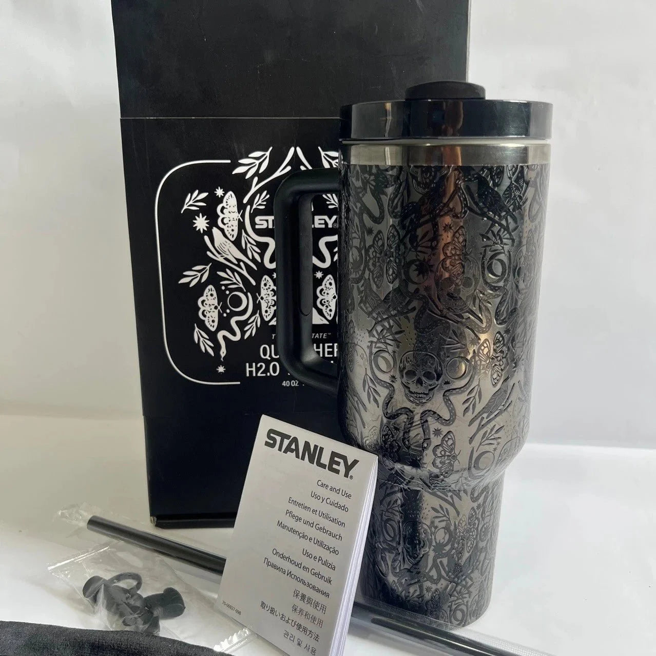 Stanley Halloween Quencher H2.0 FlowState Tumbler, 40 oz – Deadly Damask Design