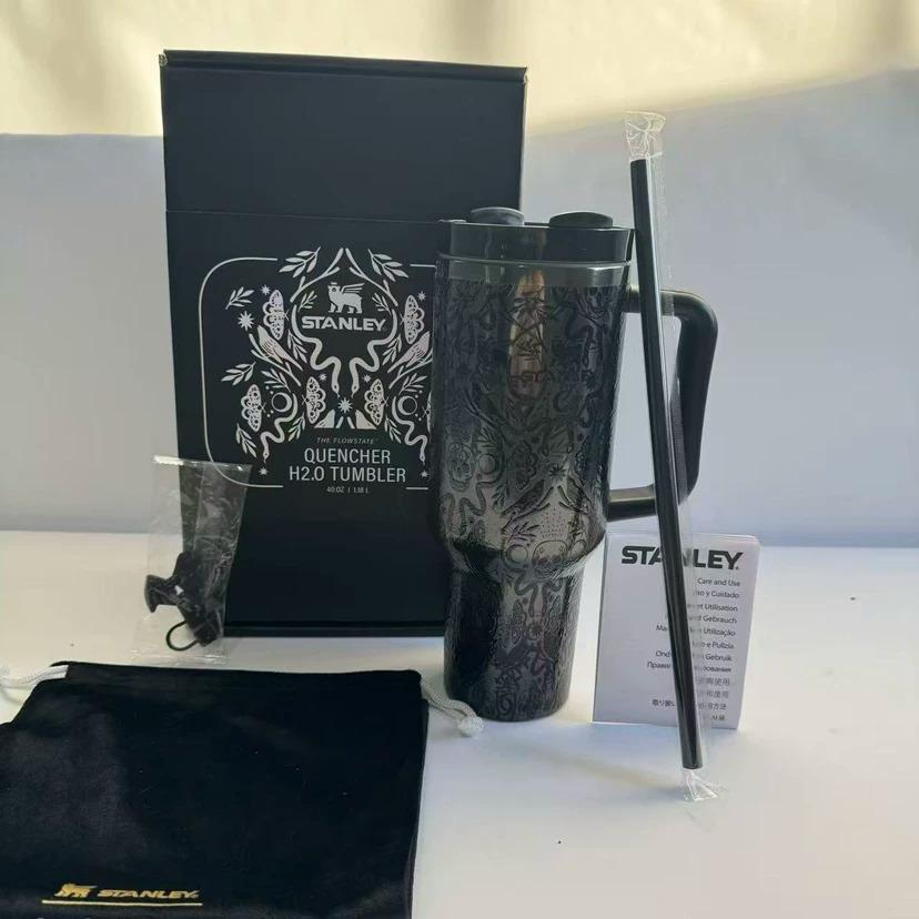 Stanley Halloween Quencher H2.0 FlowState Tumbler, 40 oz – Deadly Damask Design